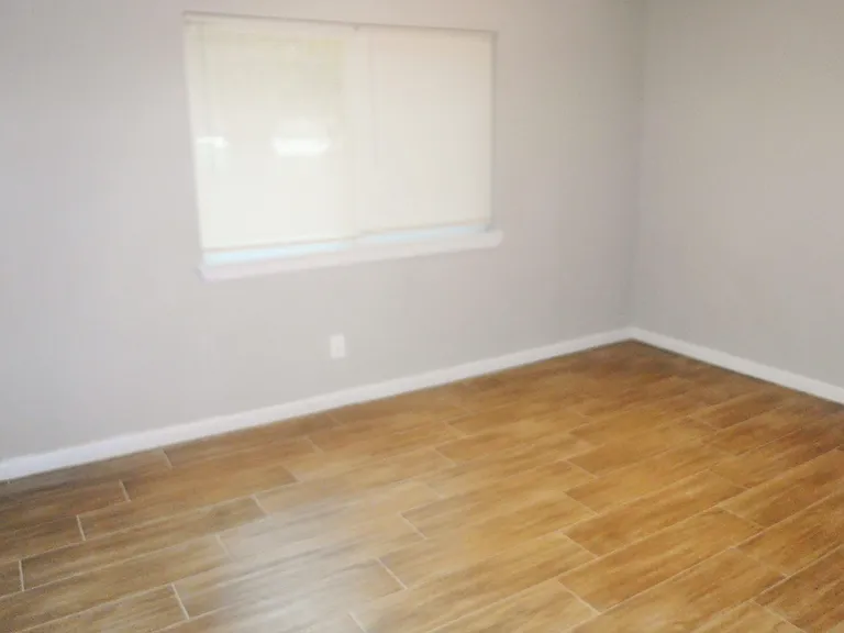 526 Greenlea Chase W — Photo 13