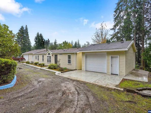 2085 NE West Devils Lake Rd, Lincoln City, OR 97367