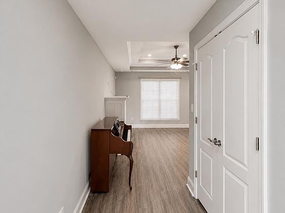 4th image of 308 Lamplight Dr