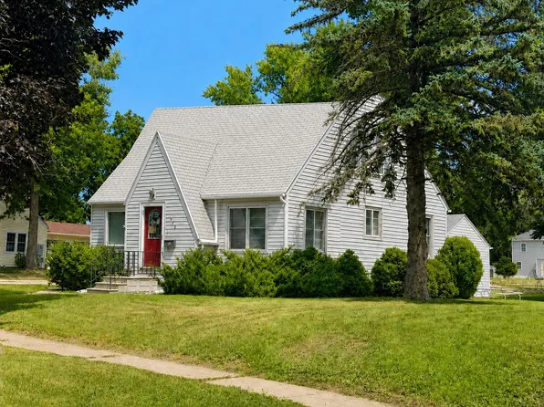 220 N 12th St, Estherville, IA 51334