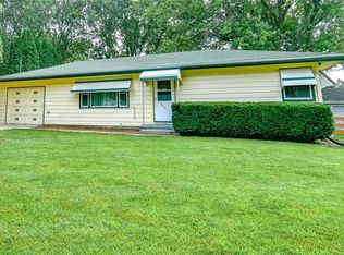 8027 Pilmer Dr, Des Moines, IA 50320