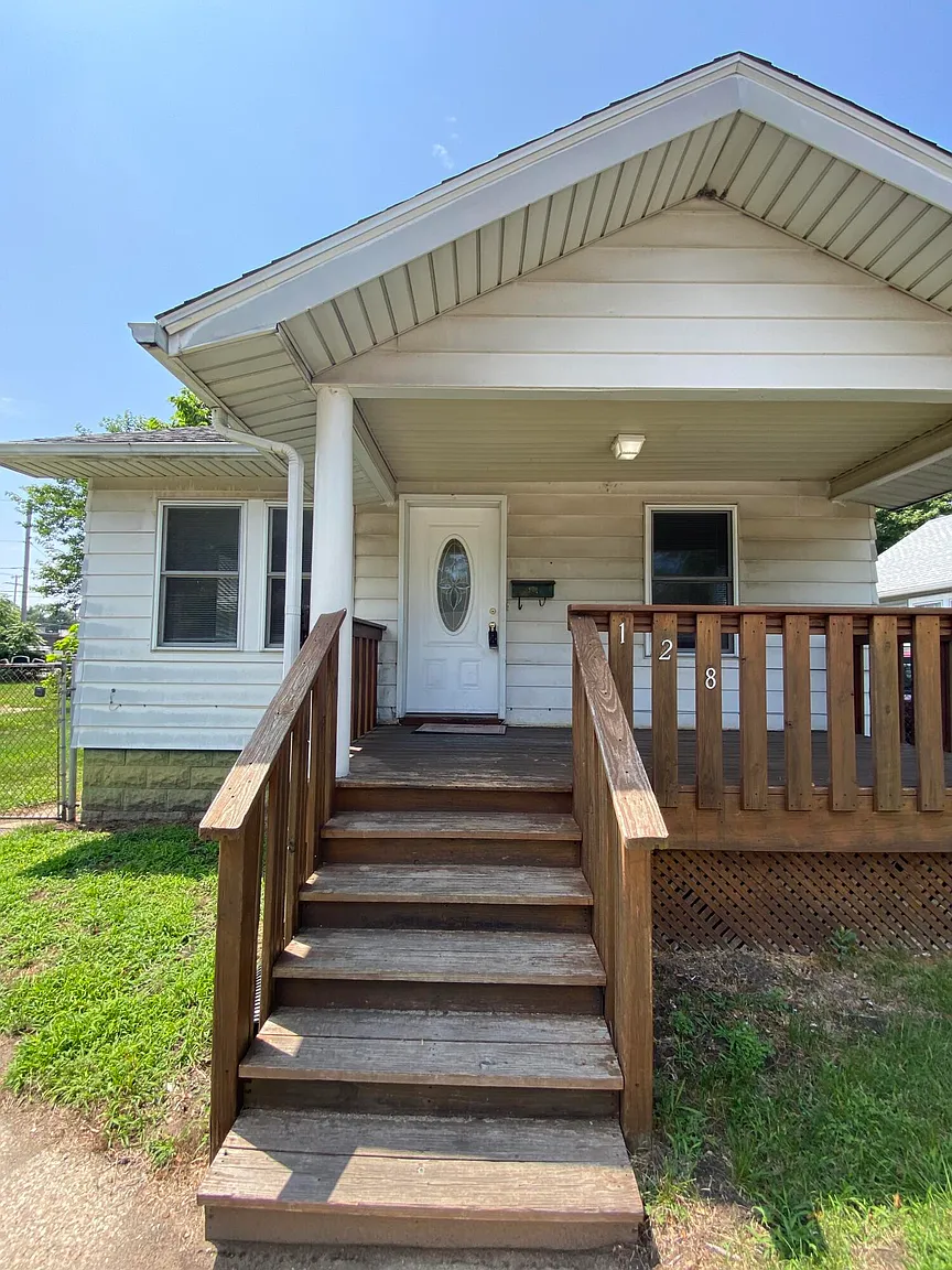 128 Grace St photo 1