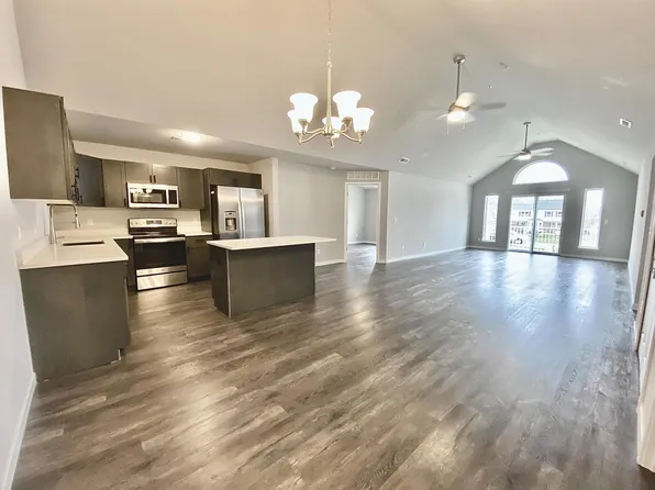 51364 Ashbury Ct, Chesterfield, MI 48047