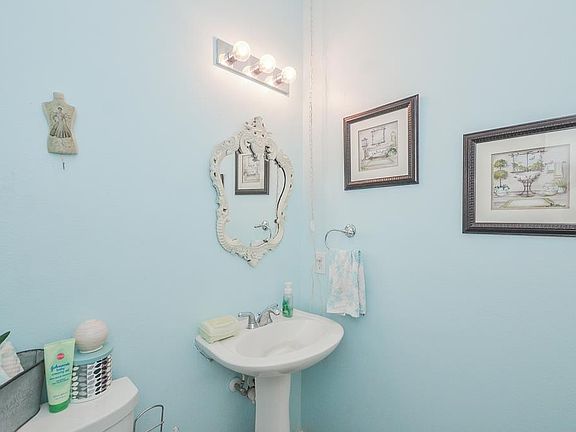 5th image of 206 Brazos Gardens Dr