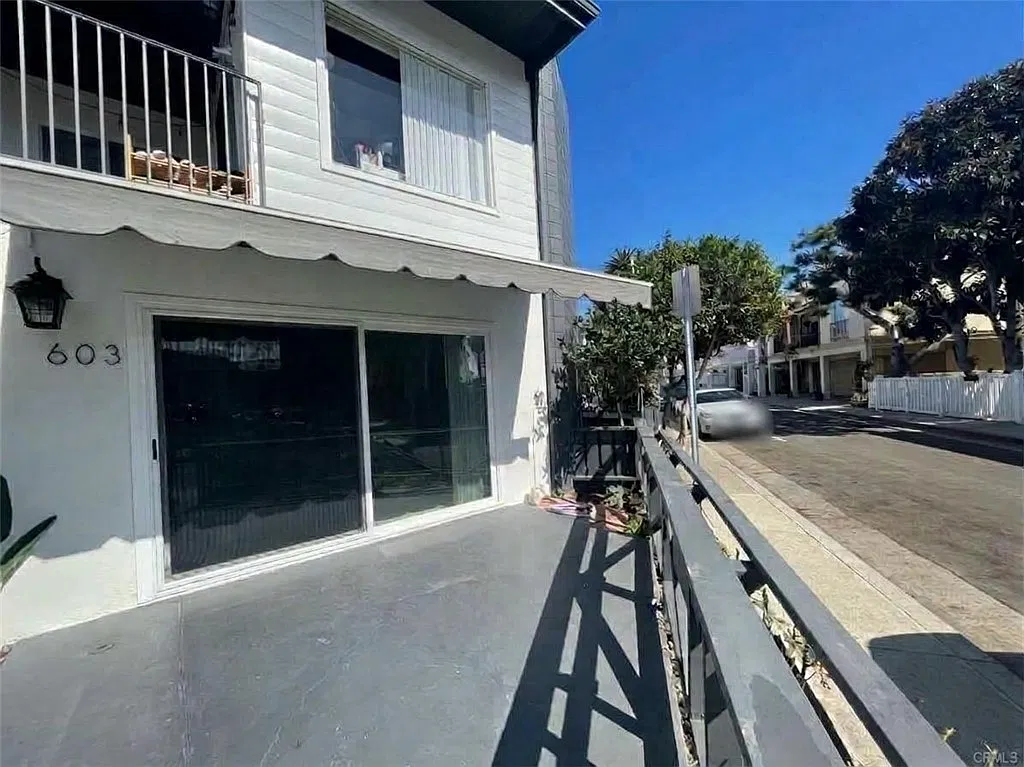2 bed, 1139 sqft, $3,700 — Photo 2