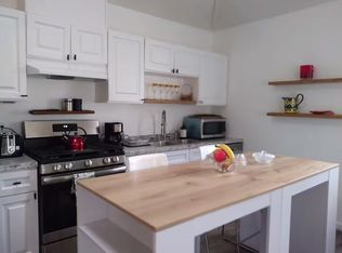 5041 Alhama Dr, Woodland Hills, CA 91364