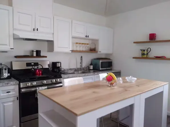 5041 Alhama Dr, Woodland Hills, CA 91364