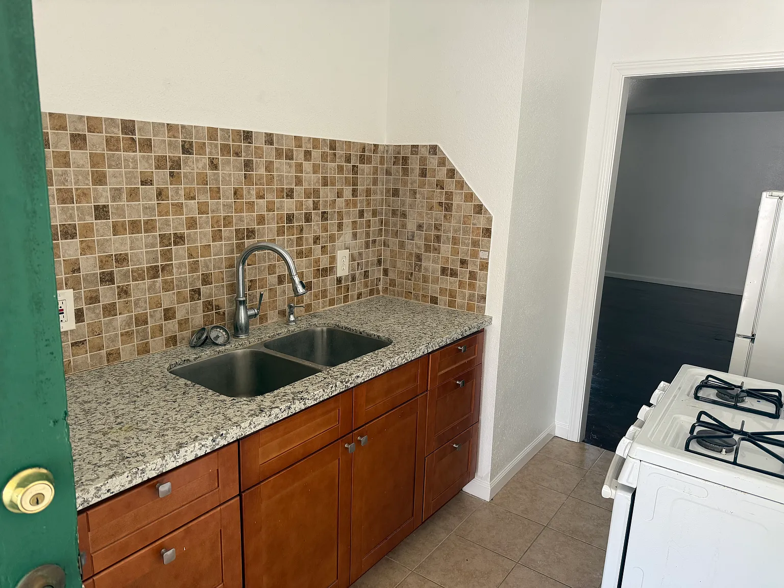 1 bed, 700 sqft, $1,300 — Photo 1
