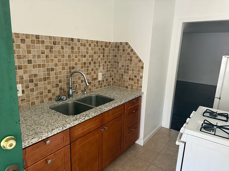 1202 La Rue St #4 — Photo 1