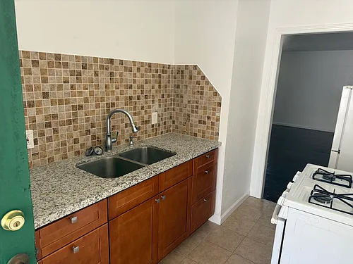1202 La Rue St #4 Photo 1