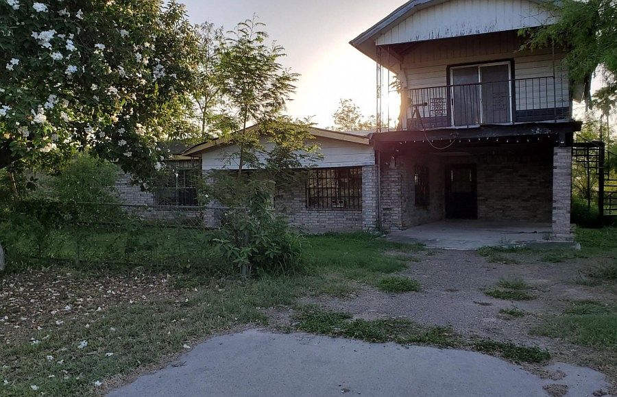 1st image of 101 S Cindy Ave