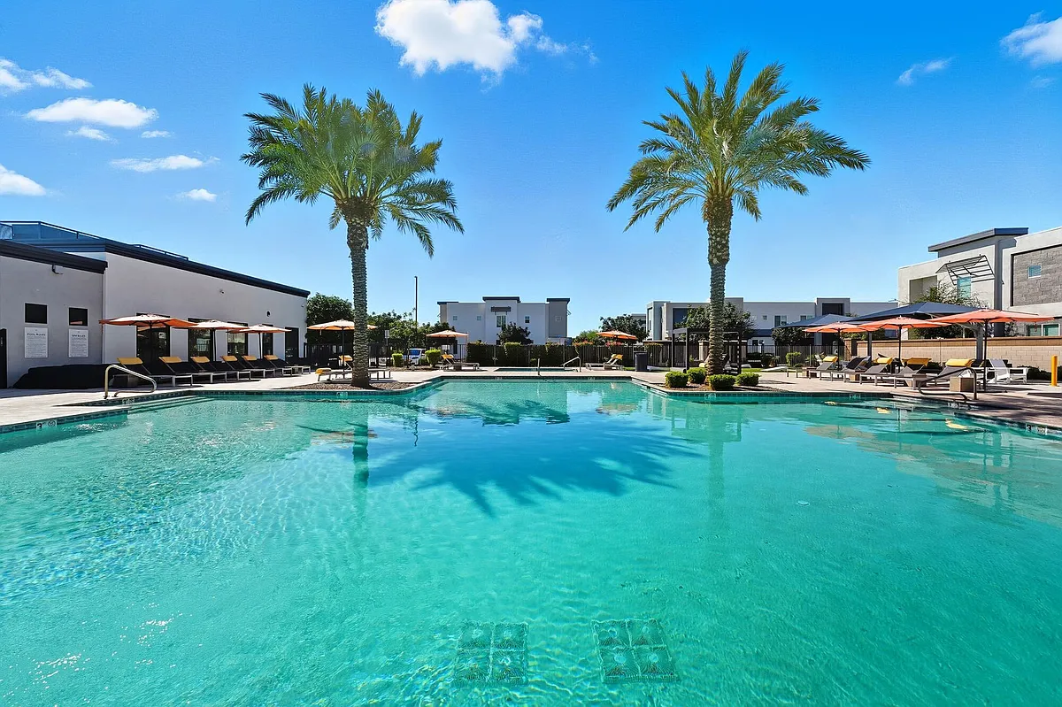 Building Photo - BB Living Val Vista