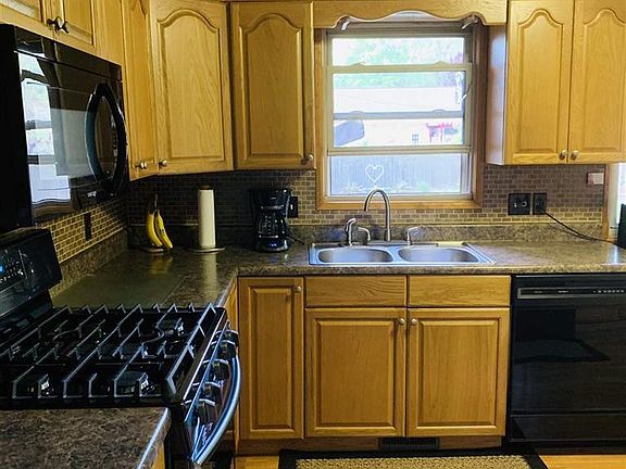 5th image of 3201 Woodland Ct