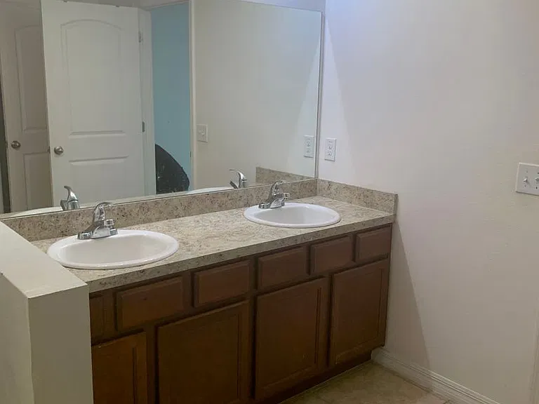 5725 Lacar Way — Photo 7