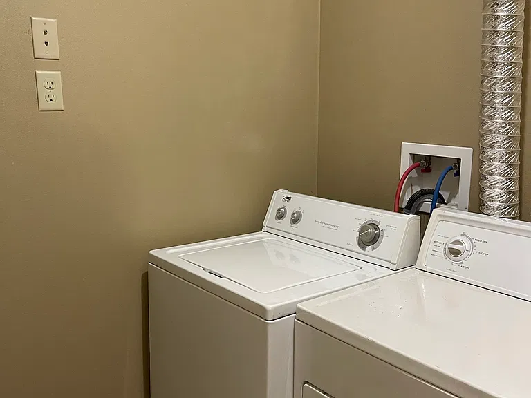 408 S Van Buren St #5 — Photo 17