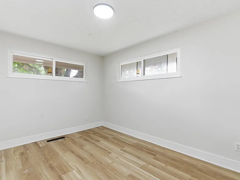 4731 Powell Rd — Photo 9