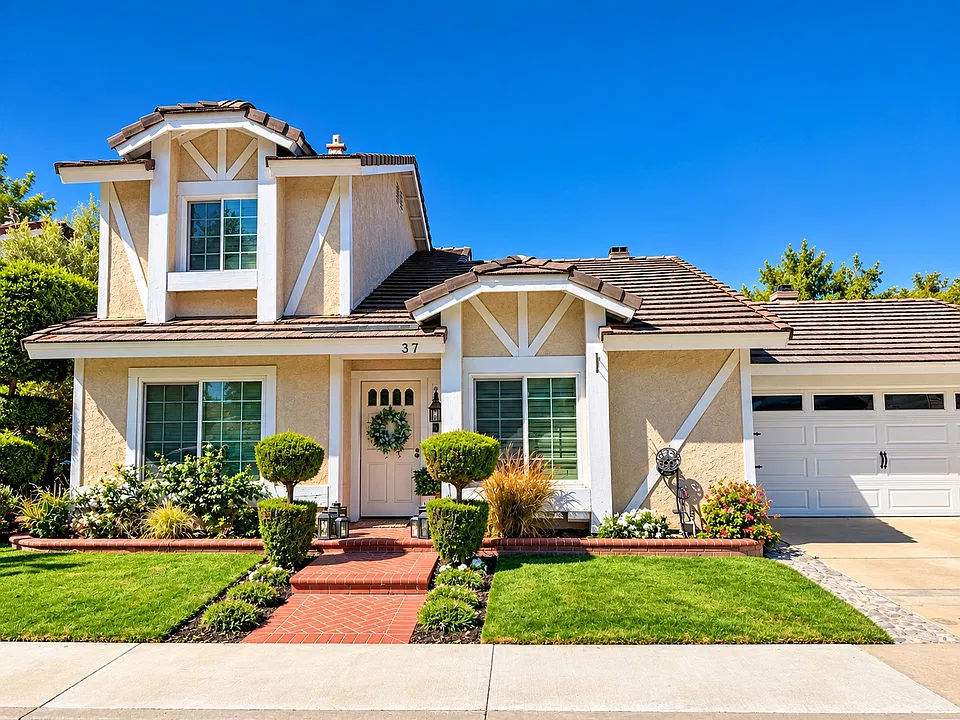 37 Hummingbird Ln
