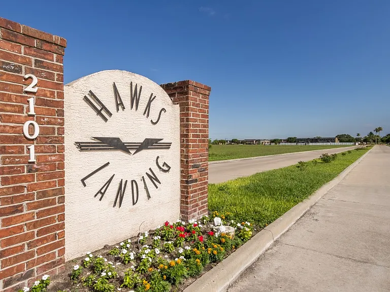 Hawks Landing — Photo 9