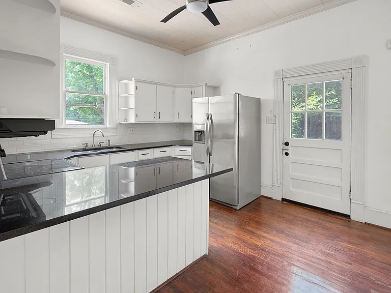487 Boulevard SE — Photo 17