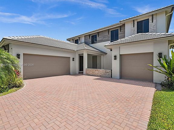 2nd image of 4996 Corrado Ave