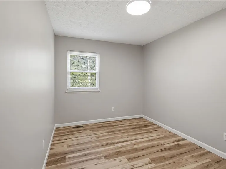 1510 S Meridian St — Photo 12