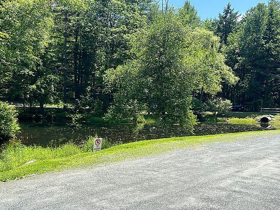4th image of 574 Willard Rd #2B