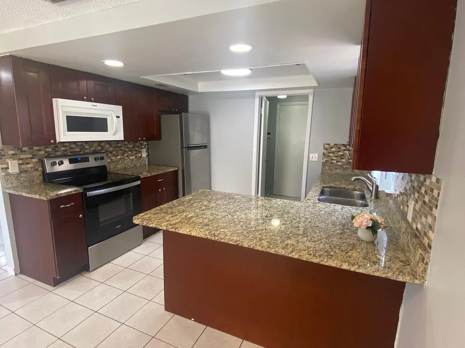 3 bed, 1220 sqft, $2,500 — Photo 3