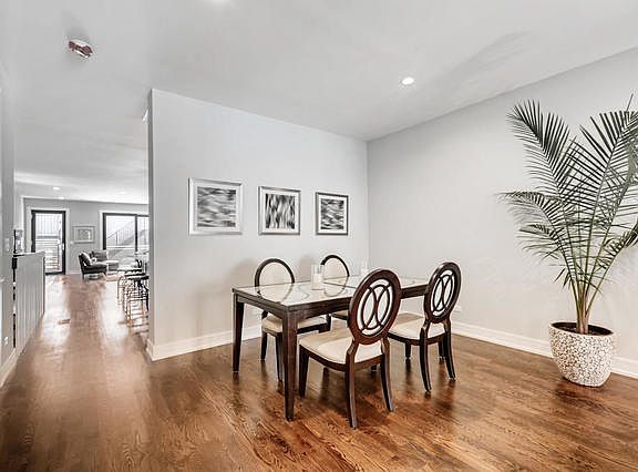 4th image of 1011 N Winchester Ave #1