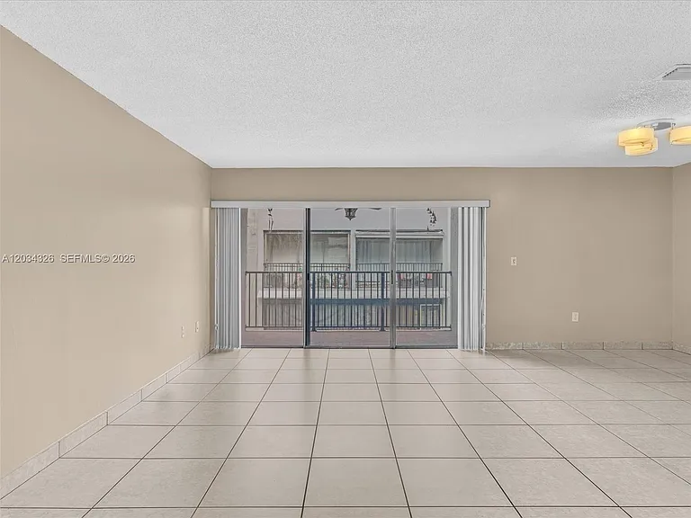 210 NW 87th Ave #L206 — Photo 15