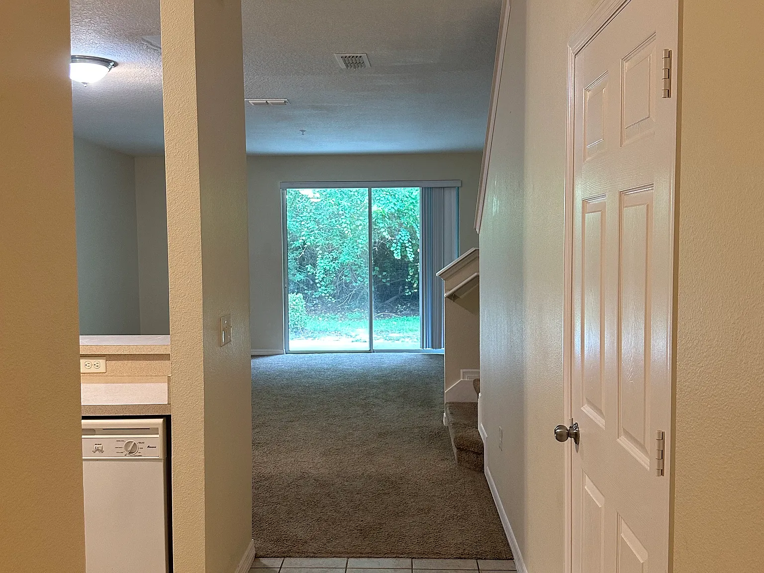 3 bed, 2.5 bath, 1481 sqft, $2,000 — Photo 3