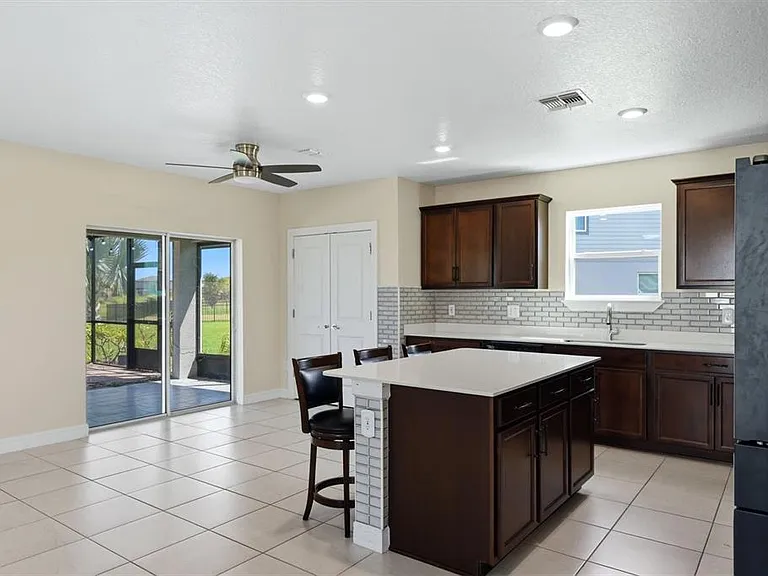9108 Royal River Cir — Photo 18