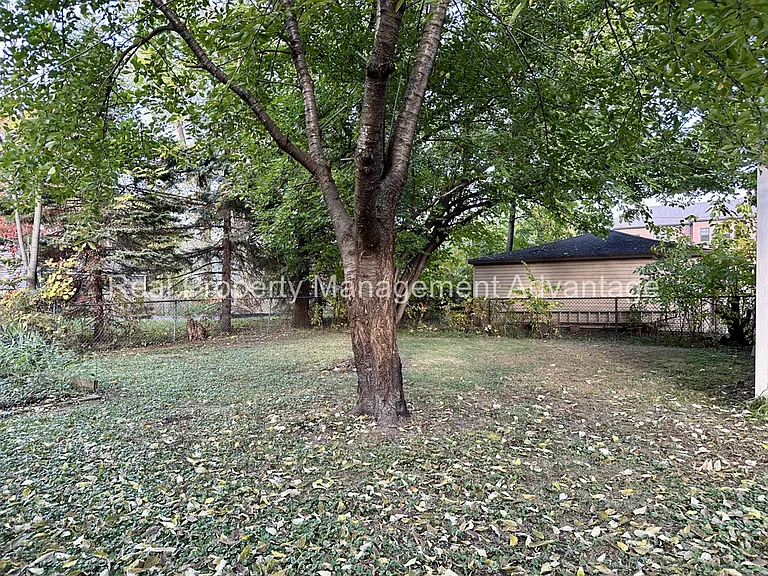 310 W Hazelhurst St — Photo 33