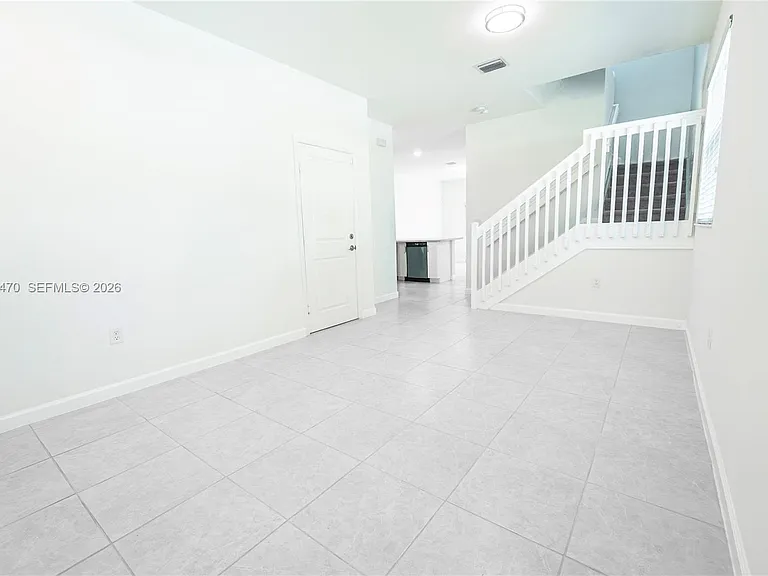 2630 SE 12th St — Photo 4