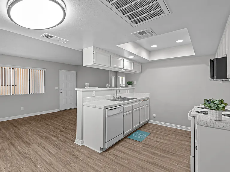 La Sierra Apartments — Photo 38