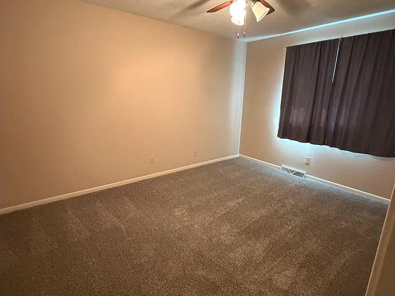 11317 Queens Dr — Photo 7