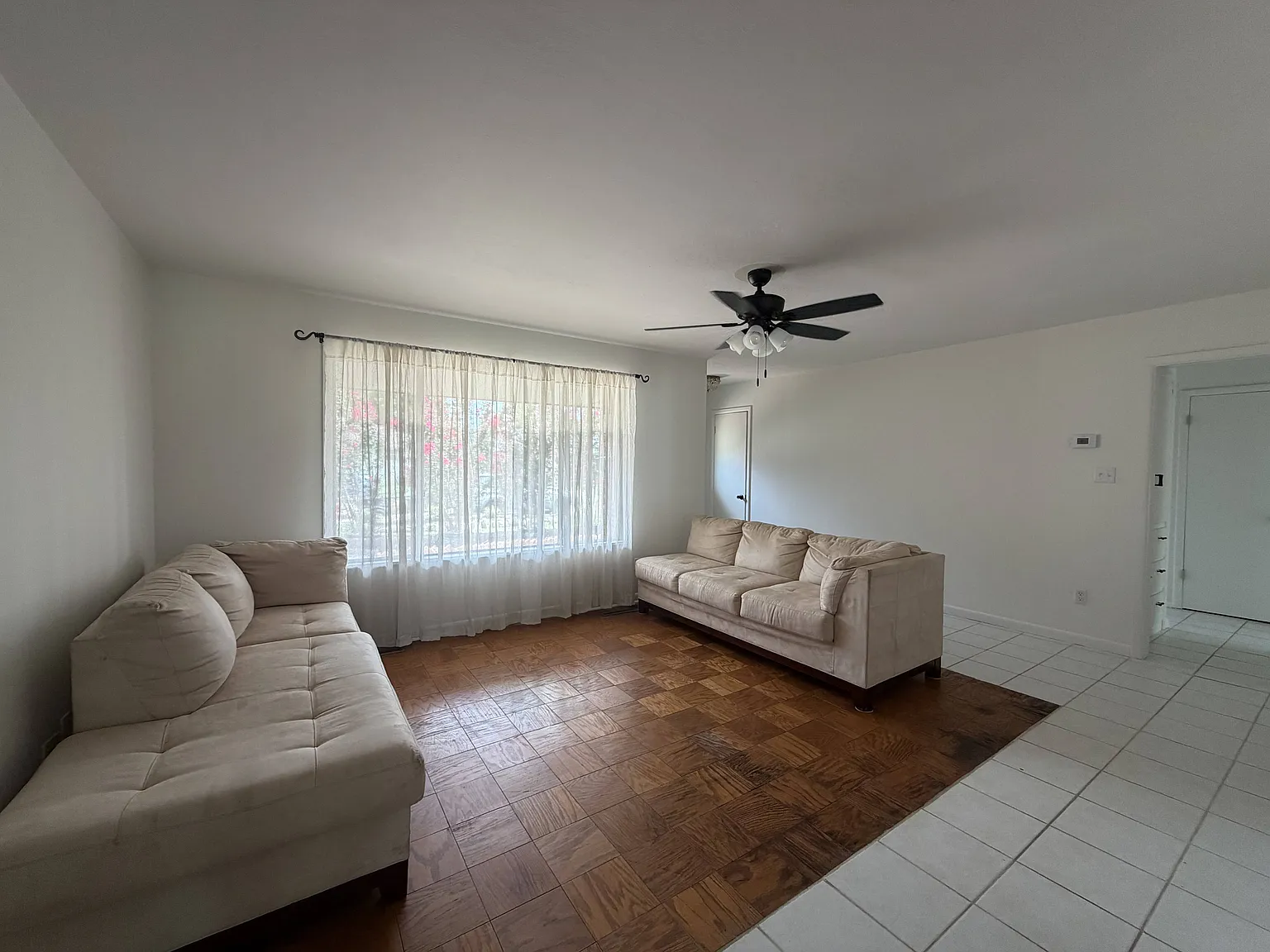 3 bed, 1.5 bath, 1327 sqft, $1,800 — Photo 3