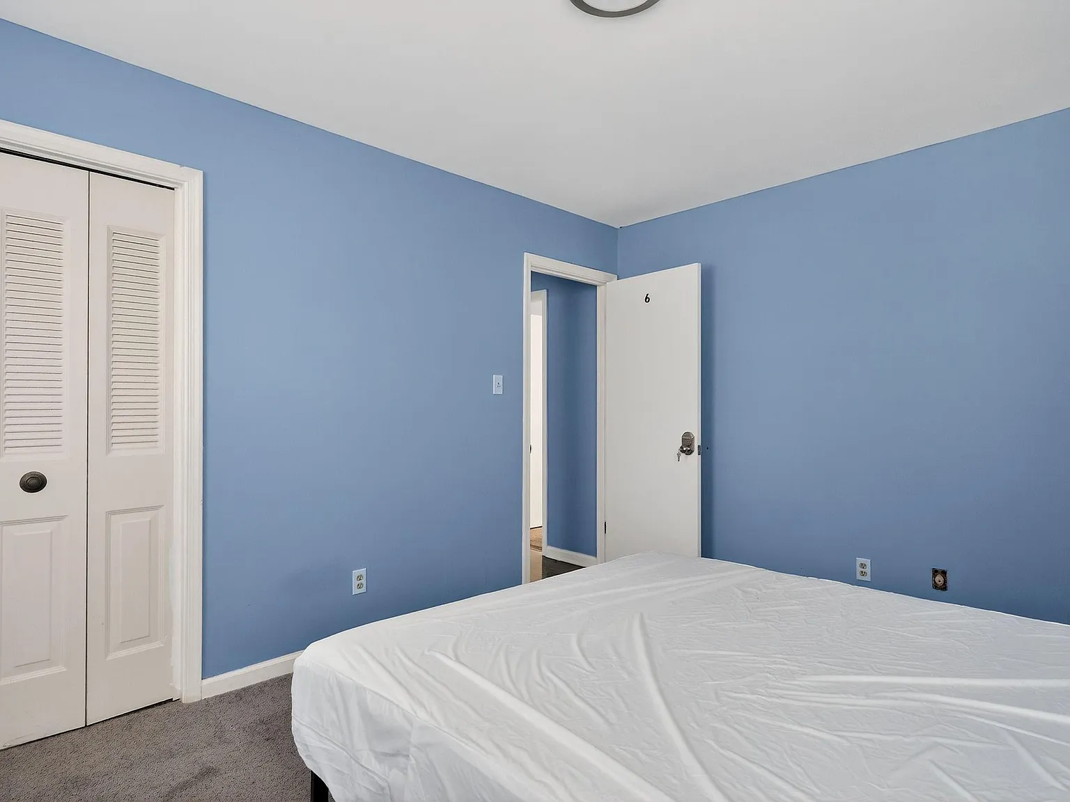 4 bed, 2.5 bath, 1945 sqft, $866 — Photo 1