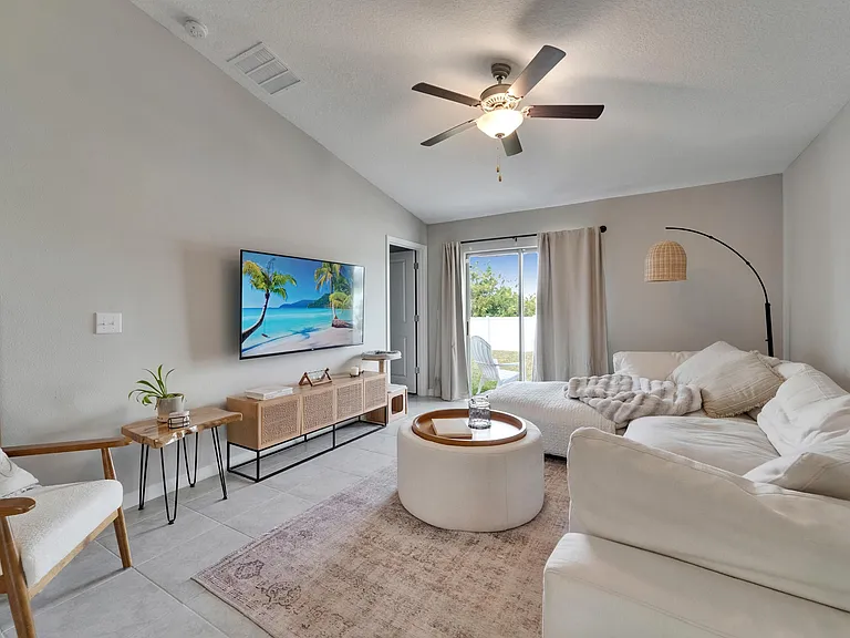 401 Royal Empress Dr — Photo 11