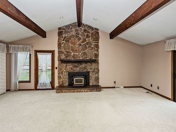 4.LivingRoom1.jpg