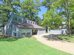 683 Resort Dr, Livingston, TX 77351