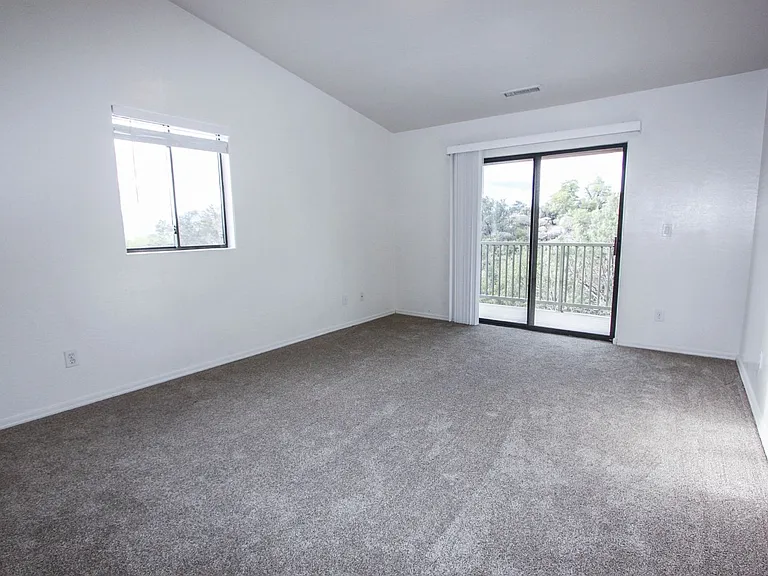 1060 Stratus Way — Photo 8