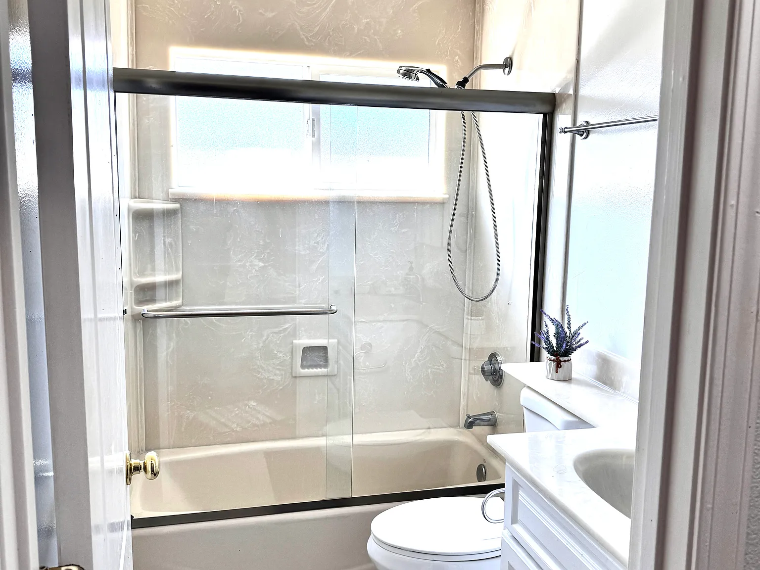 2 bed, 736 sqft, $2,600 — Photo 3