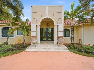 9898 NW 133rd St, Hialeah Gardens, FL 33018