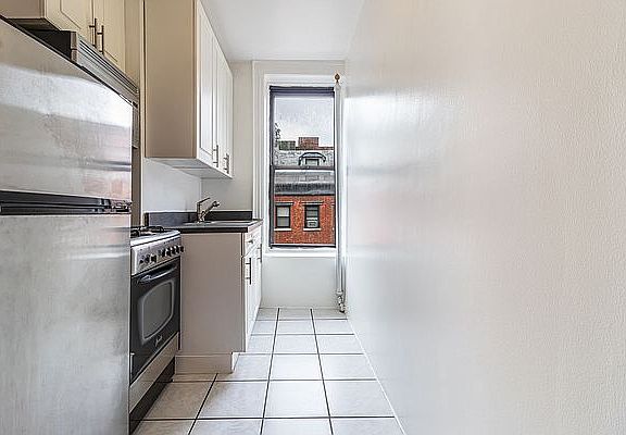 2nd image of 259 Bleecker St APT 28