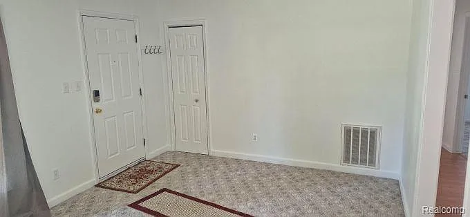 2 bed, 1.0 bath, 696 sqft, $1,200 — Photo 3