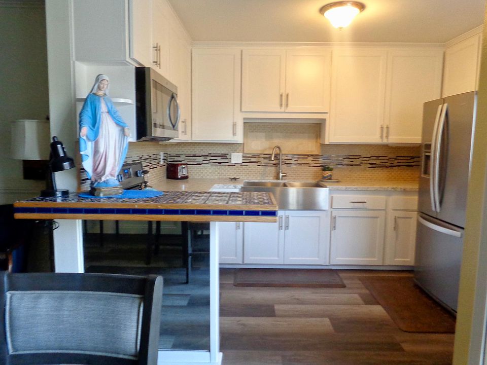 1st image of 140 Walnut Ave