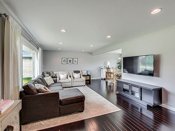 4th image of 11631 Pineview Dr