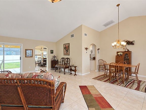 5th image of 1140 SW 45th Ter
