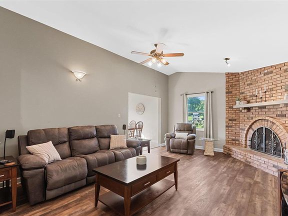 4th image of 15596 Summer Lake Dr