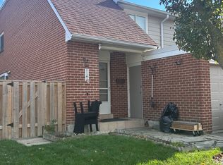 215 Mississauga Valley Blvd #131, Mississauga, ON L5A 1Y7